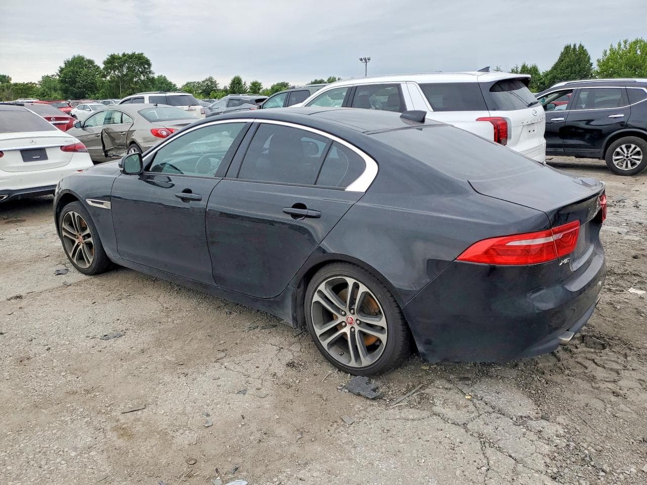 2017 Jaguar Xe Premium - foto 2