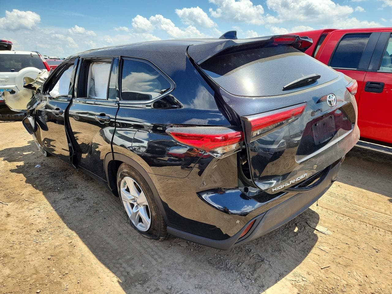 2021 Toyota Highlander Le - foto 2