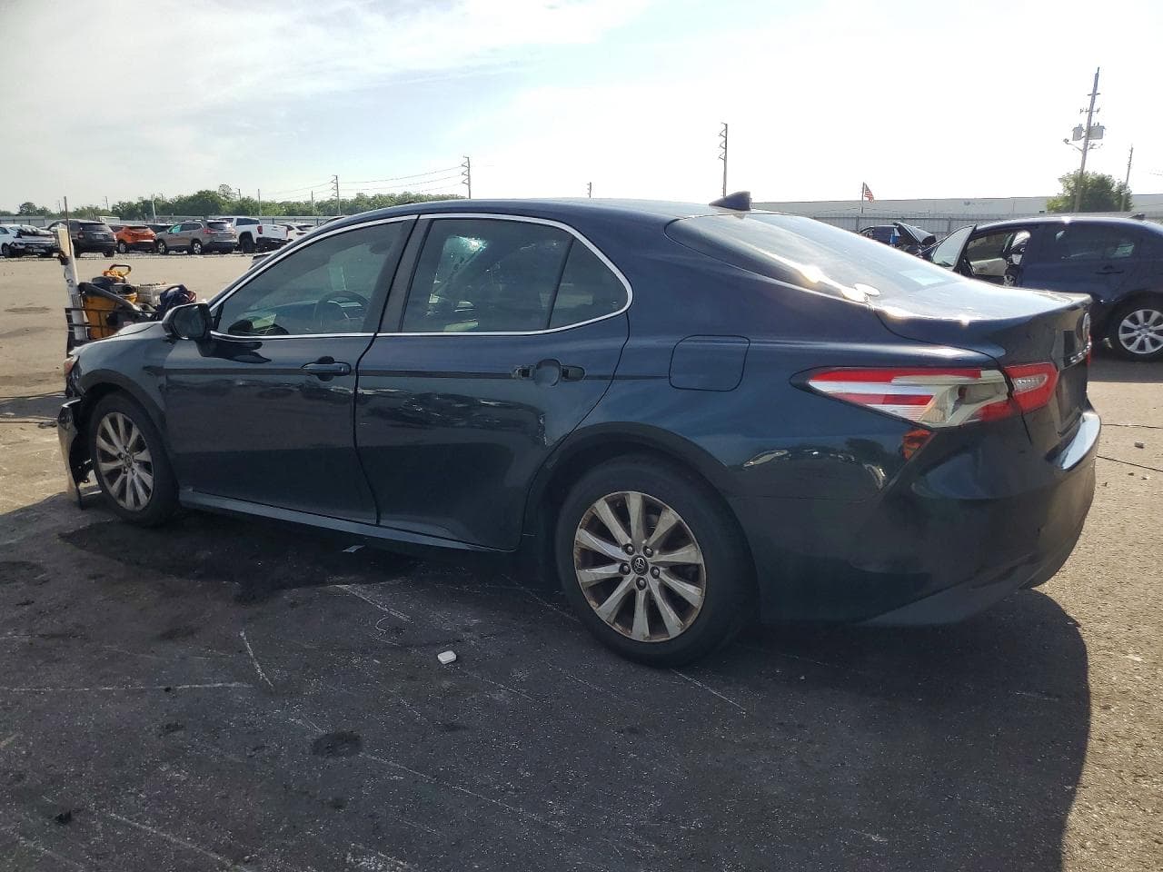2019 Toyota Camry Le - foto 2