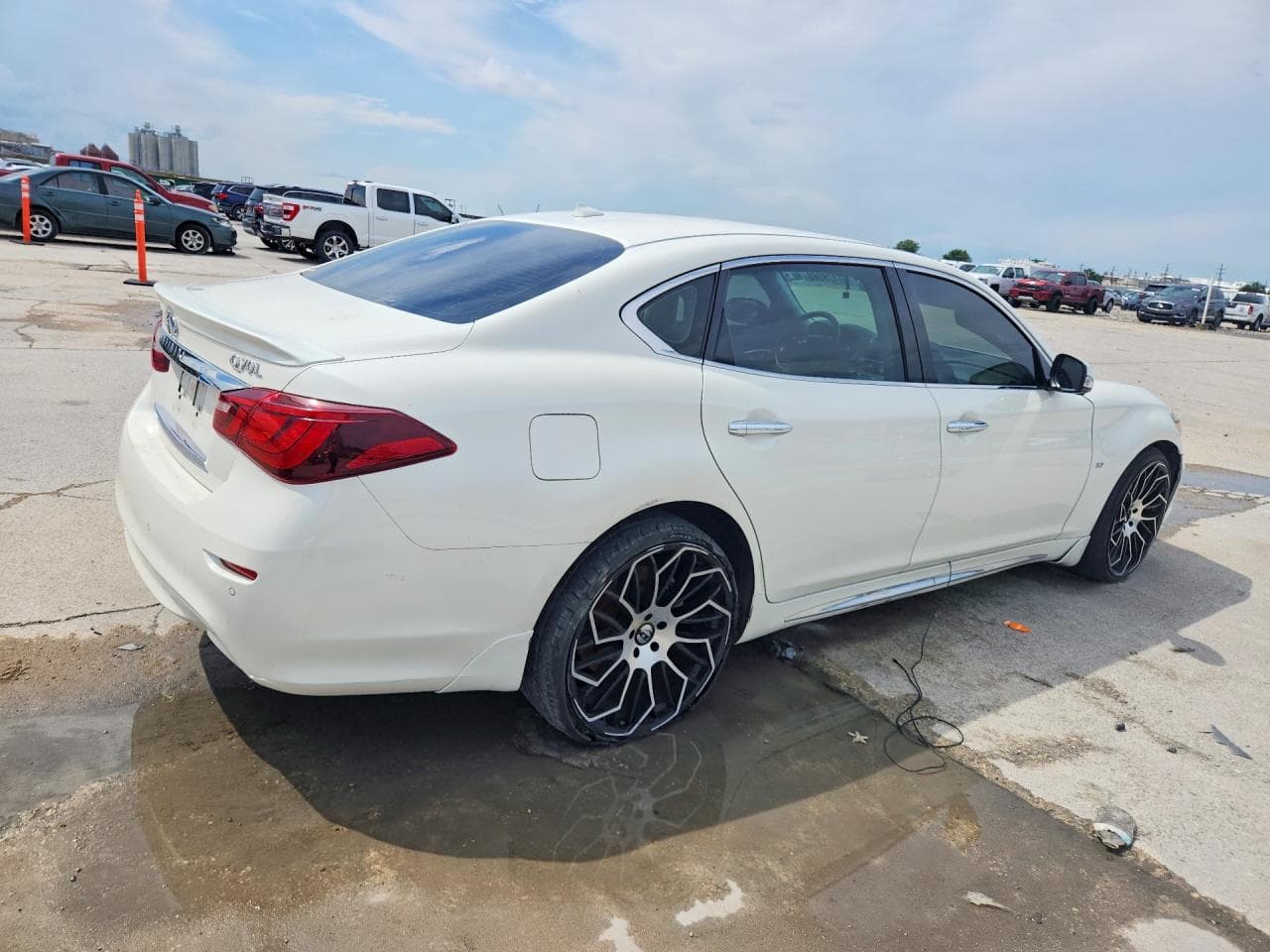 2019 Infiniti Q70L 3.7 Luxe - foto 3