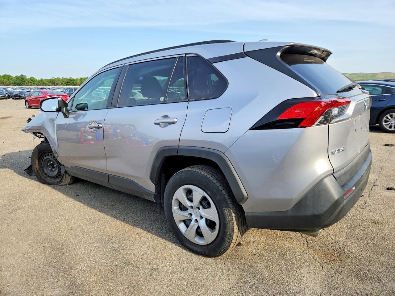 2020 Toyota Rav4 Le - foto 2