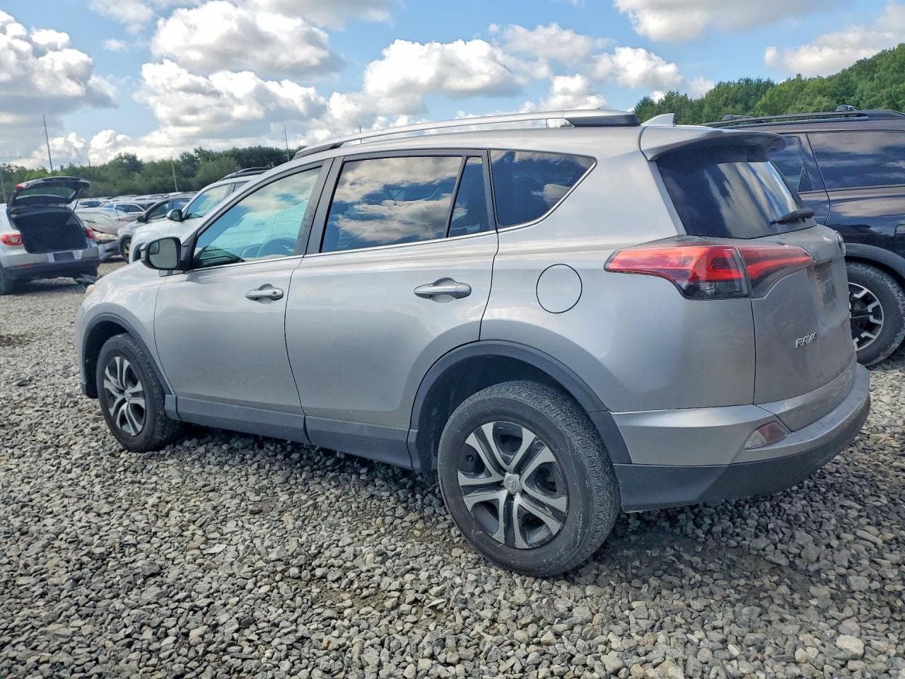 2016 Toyota Rav4 Le - foto 2
