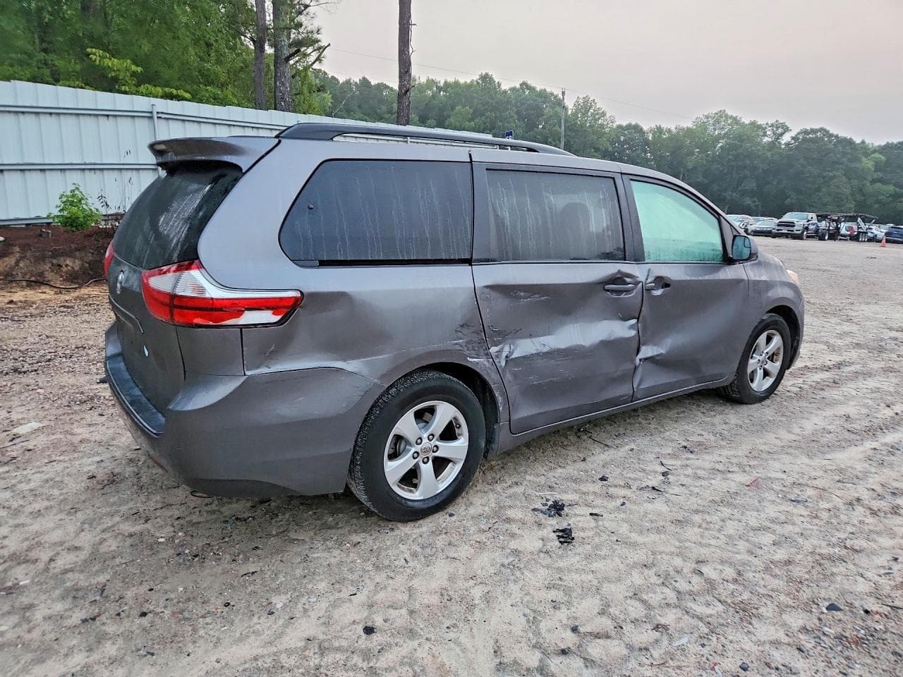 2016 Toyota Sienna Le - foto 3