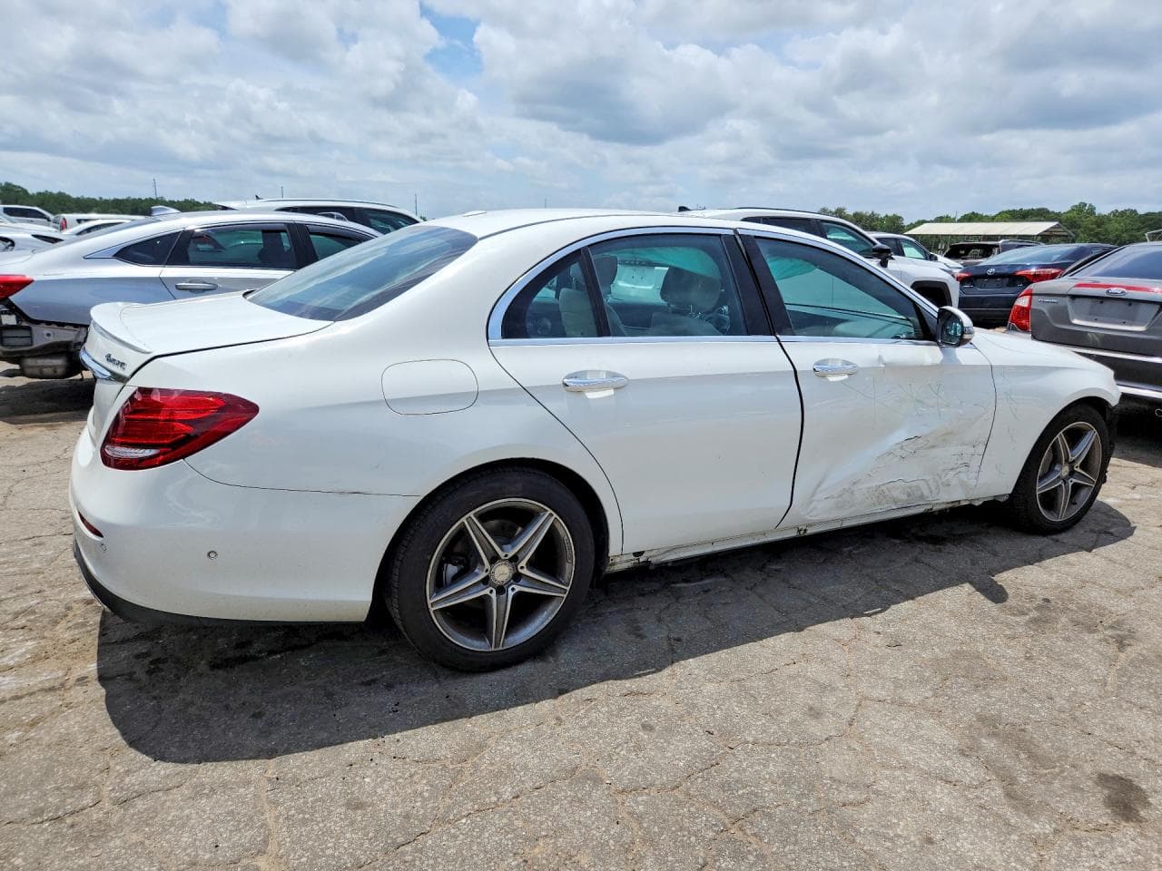 2017 Mercedes-Benz E 300 4Matic - foto 3