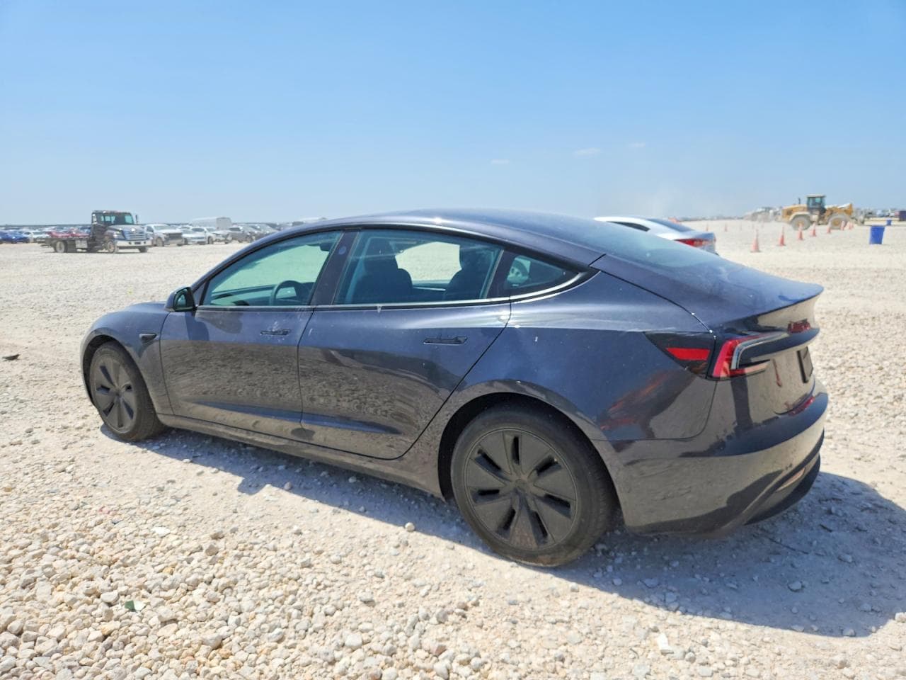 2025 Tesla Model 3 - foto 2