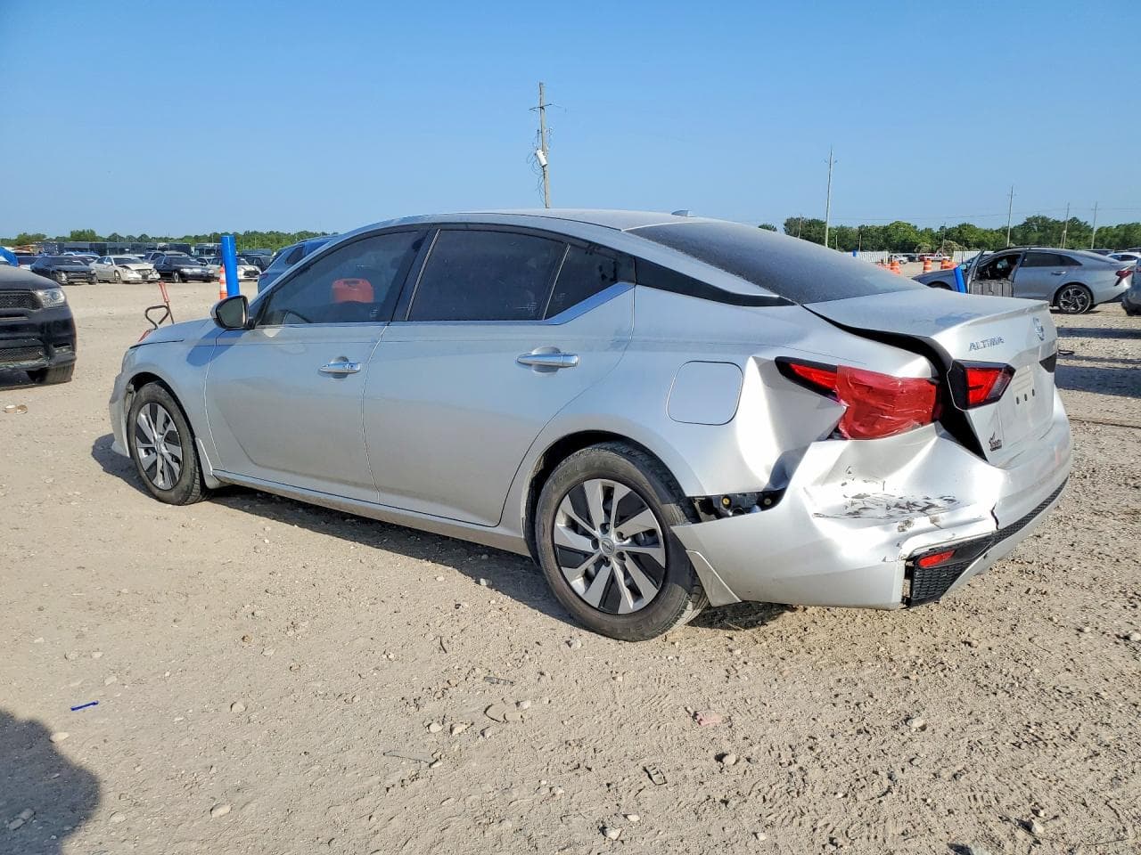 2019 Nissan Altima S - foto 2
