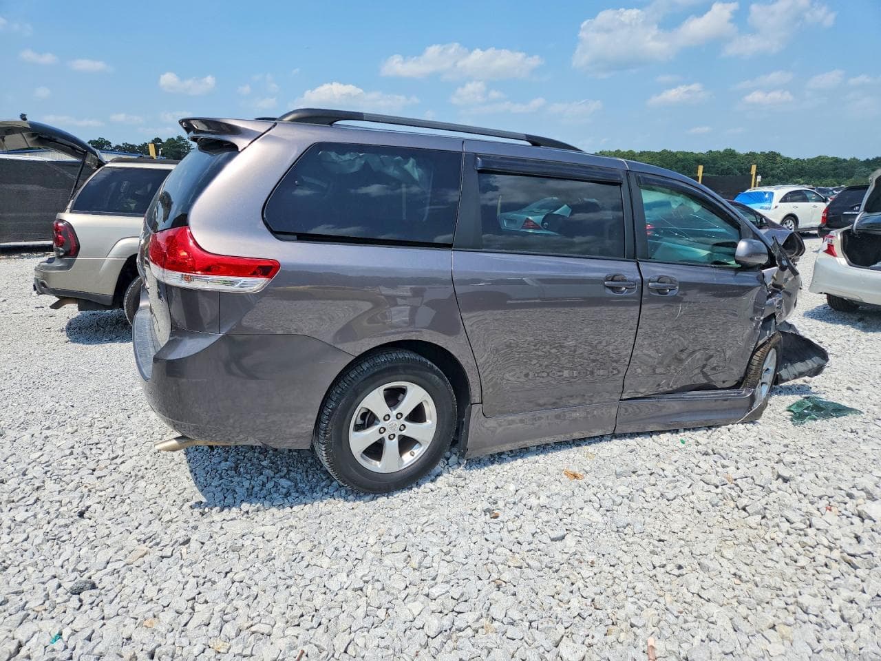 2011 Toyota Sienna Le - foto 3