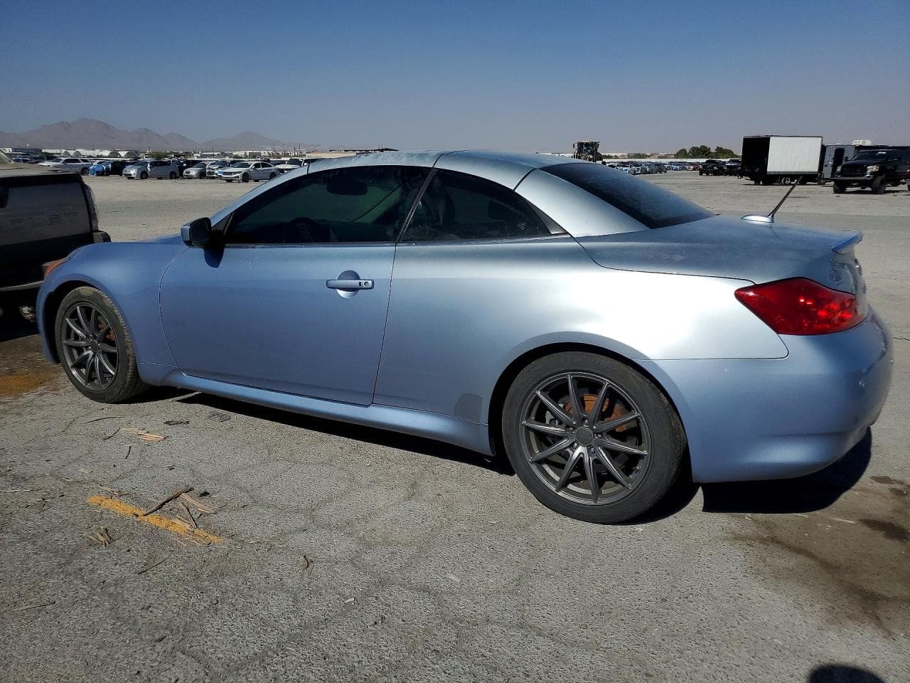 2010 Infiniti G37 Convertible Base - foto 2