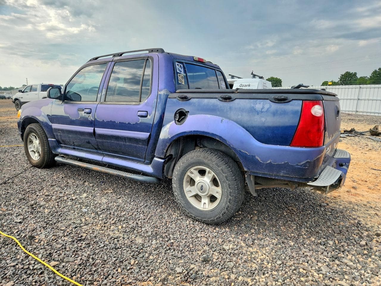 2004 Ford Explorer Sport Trac - foto 2
