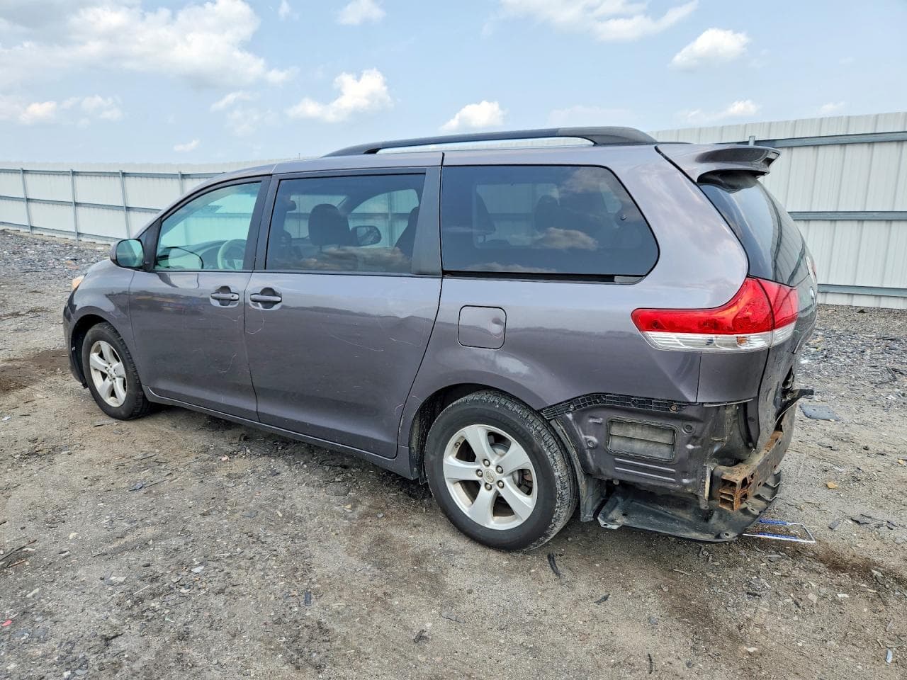 2014 Toyota Sienna Le - foto 2