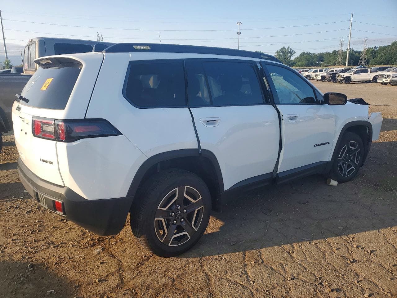 2026 Jeep Cherokee Laredo - foto 3