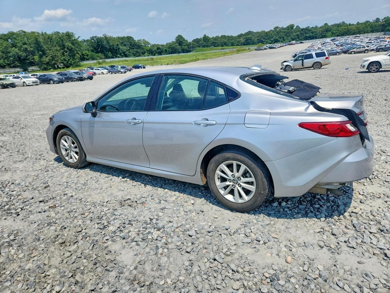 2025 Toyota Camry Le - foto 2