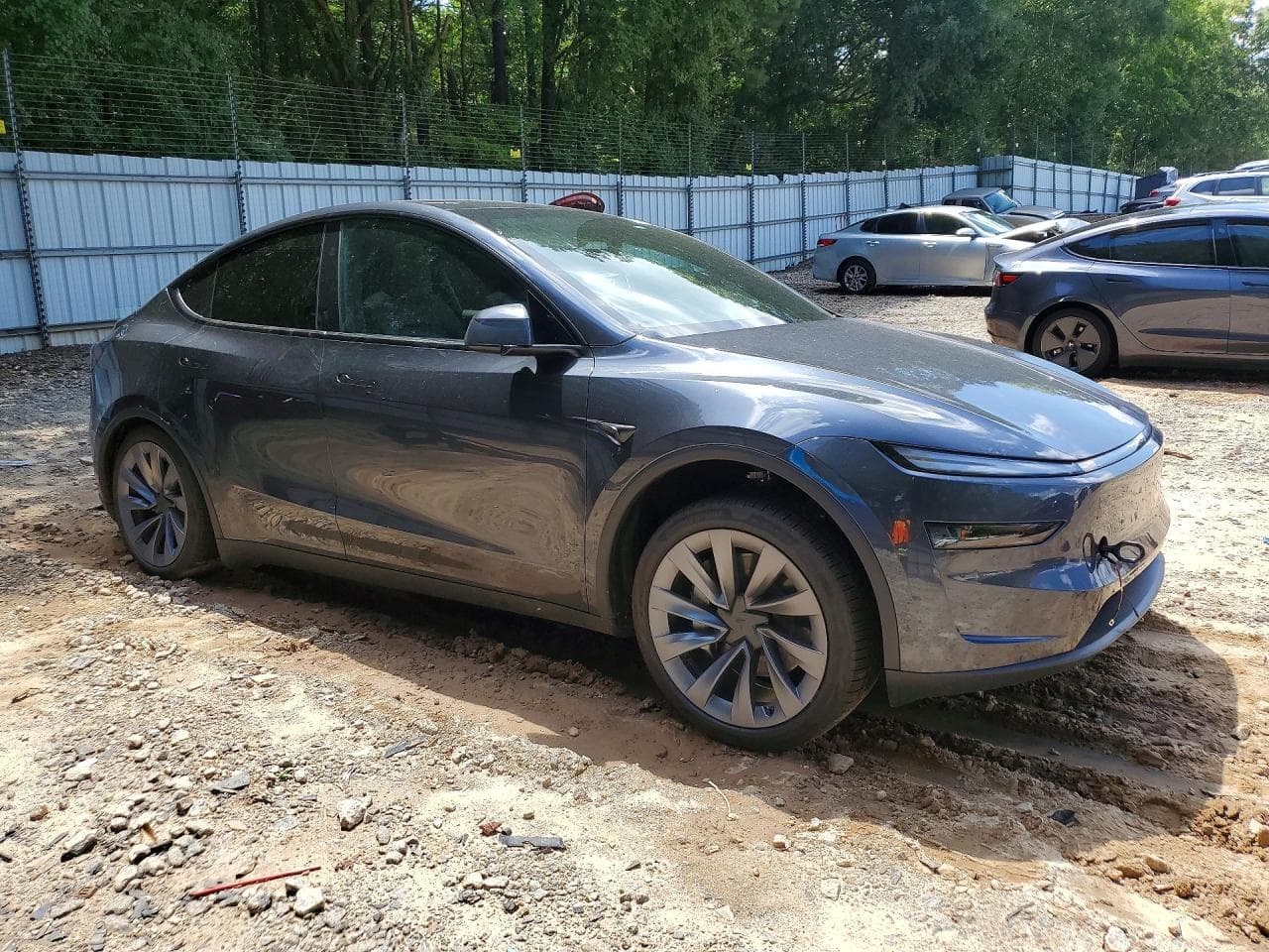2026 Tesla Model Y - foto 4