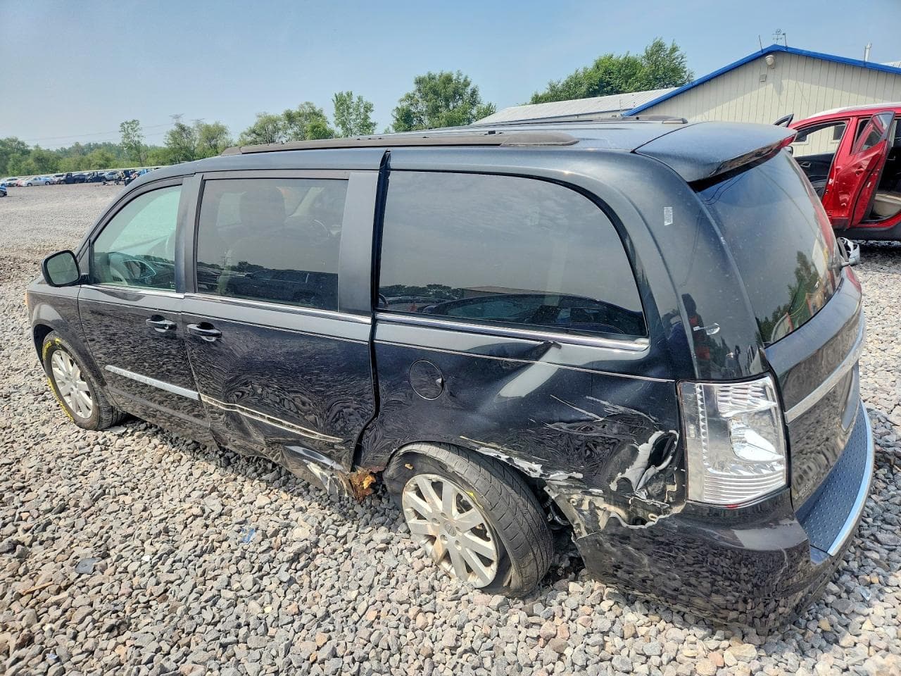 2014 Chrysler Town & Country Touring - foto 2