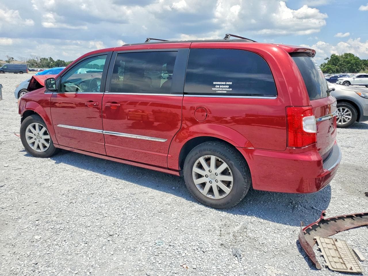 2014 Chrysler Town & Country Touring - foto 2