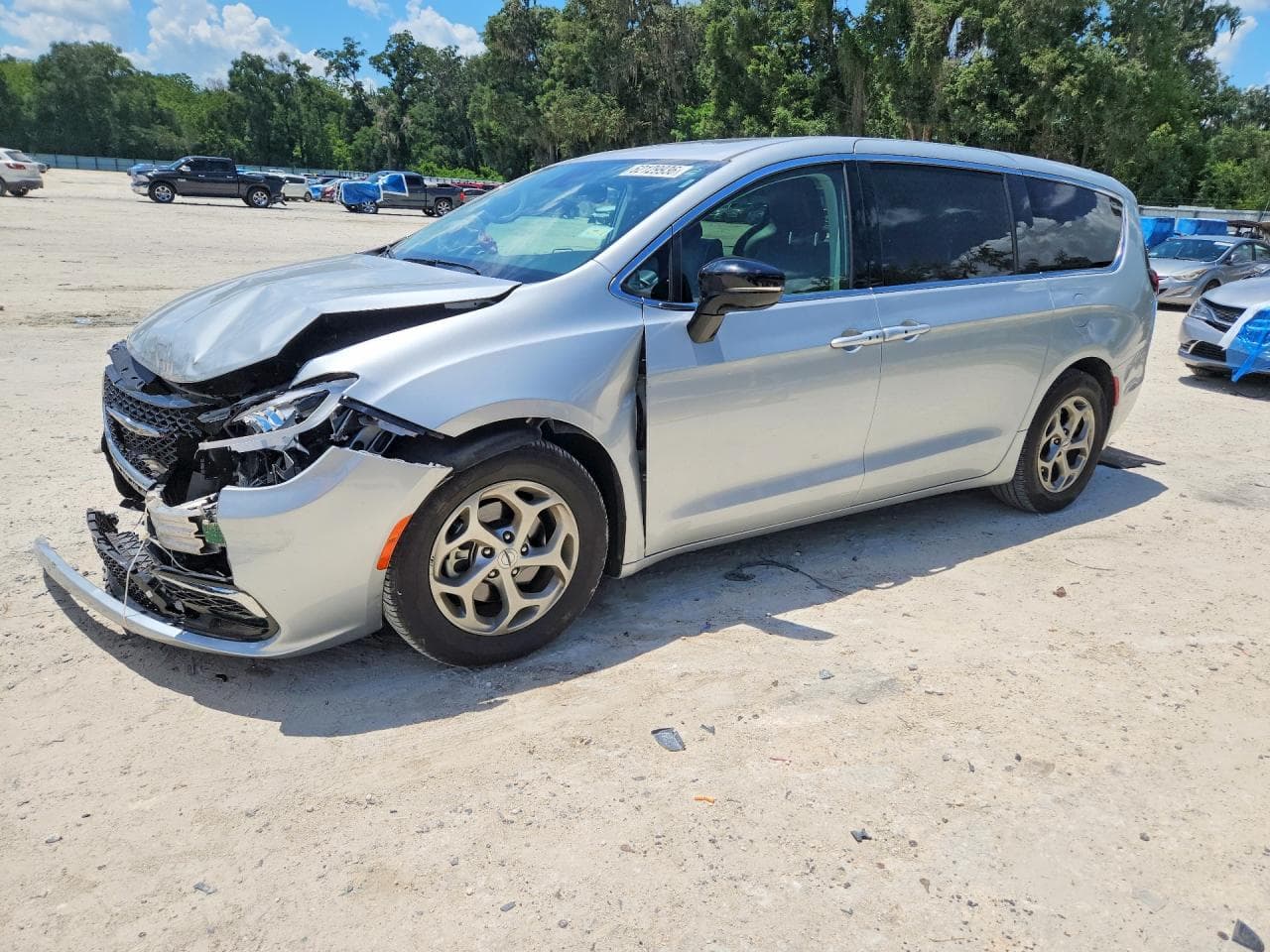 Chrysler Pacifica 2023 z USA