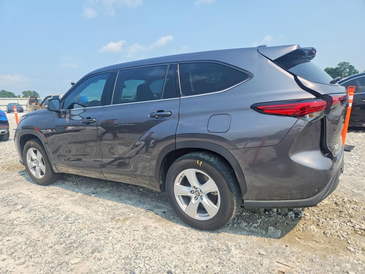 2021 Toyota Highlander Le - foto 2