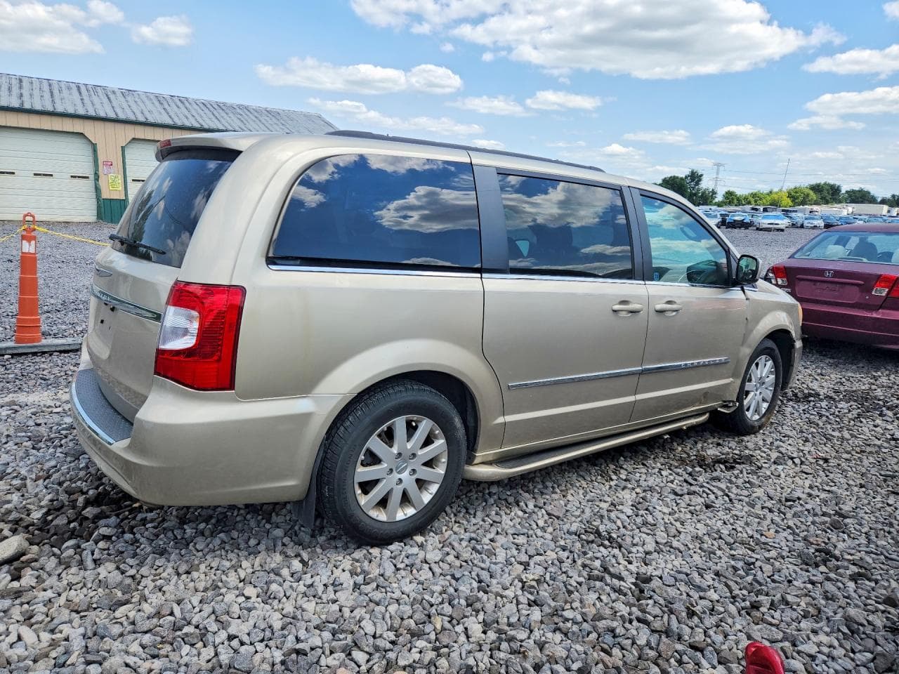 2014 Chrysler Town & Country Touring - foto 3