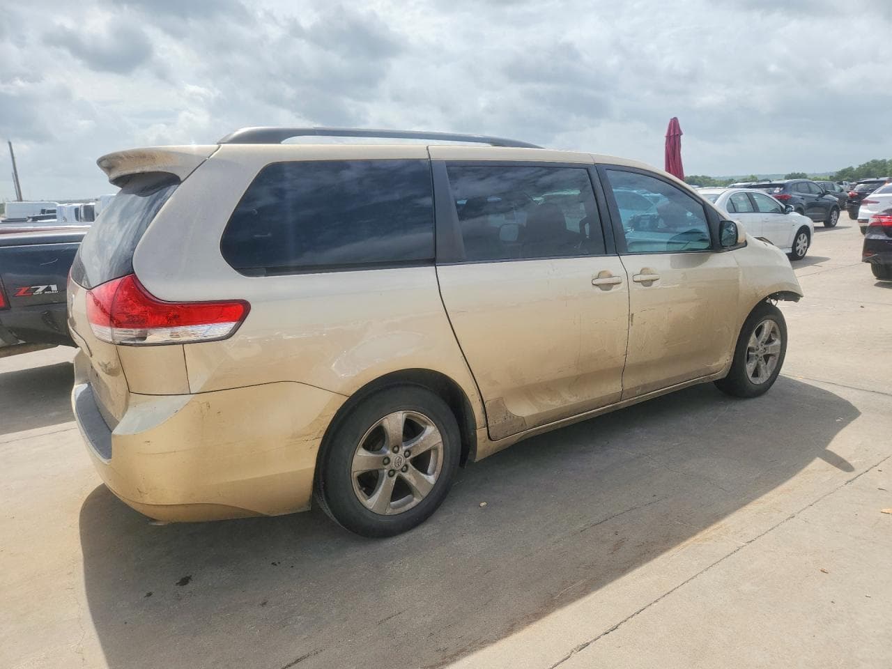 2011 Toyota Sienna Le - foto 3