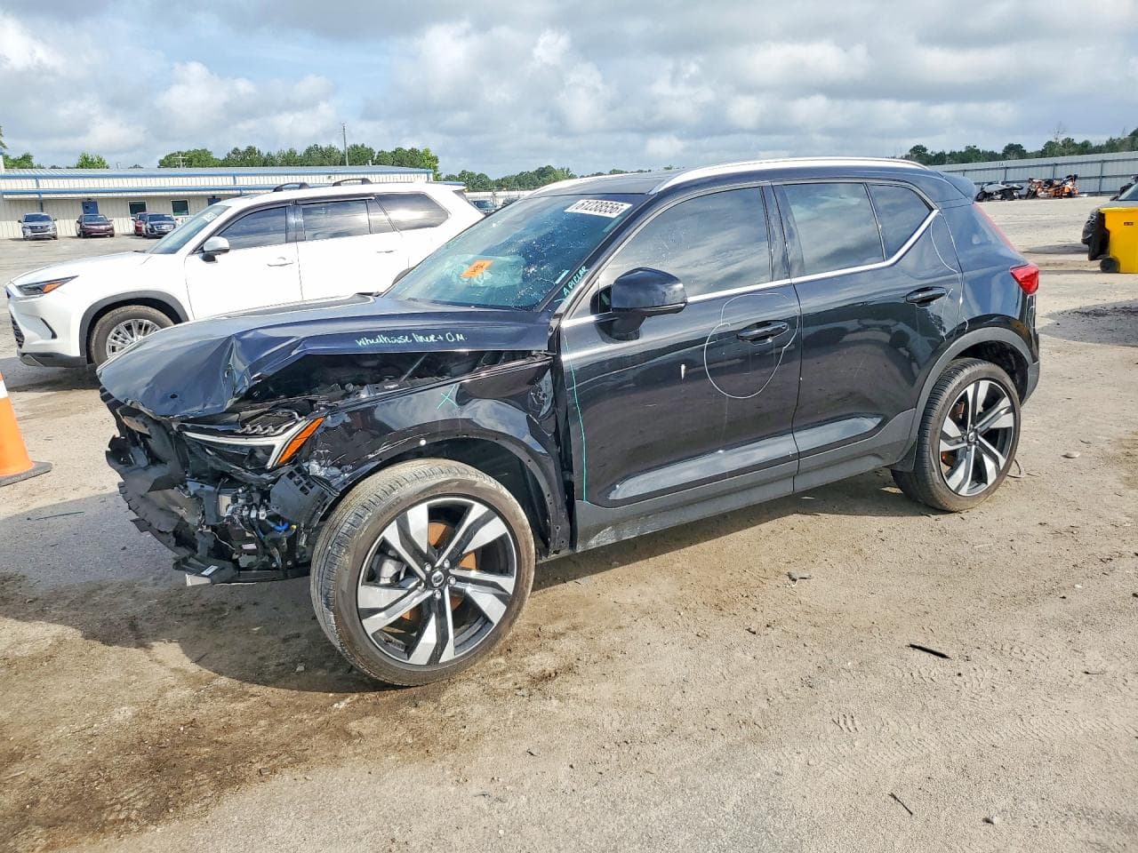 Volvo XC40 2025 z USA