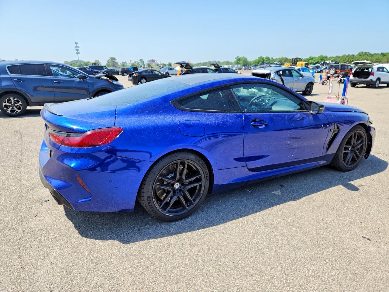 2023 BMW M8 - foto 3