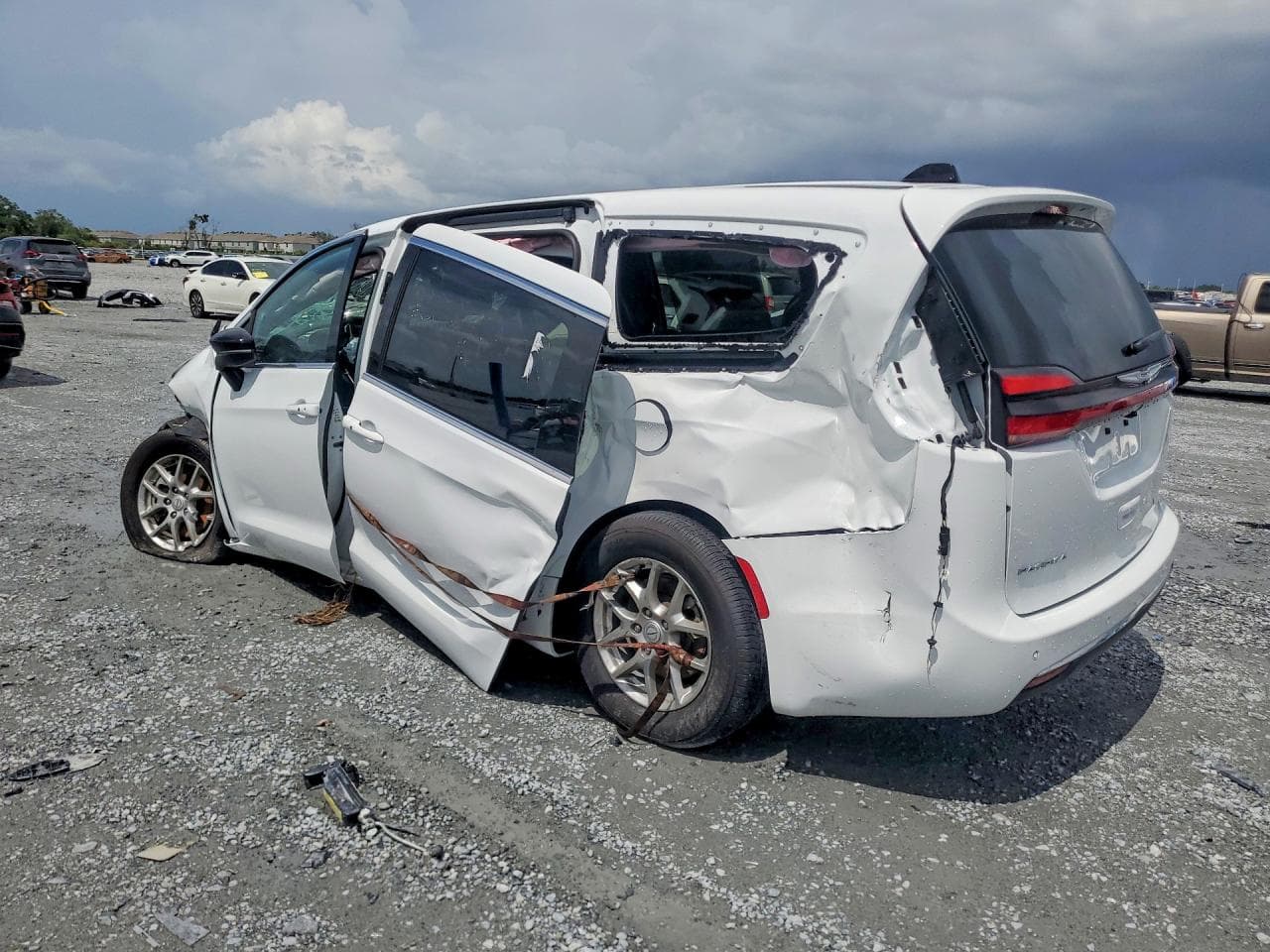 2026 Chrysler Pacifica Select - foto 2