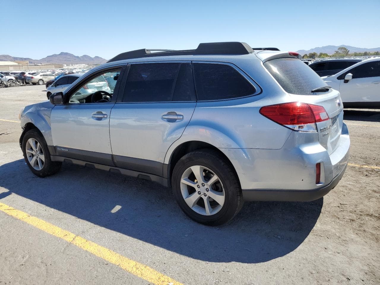2013 Subaru Outback 2.5I - foto 2