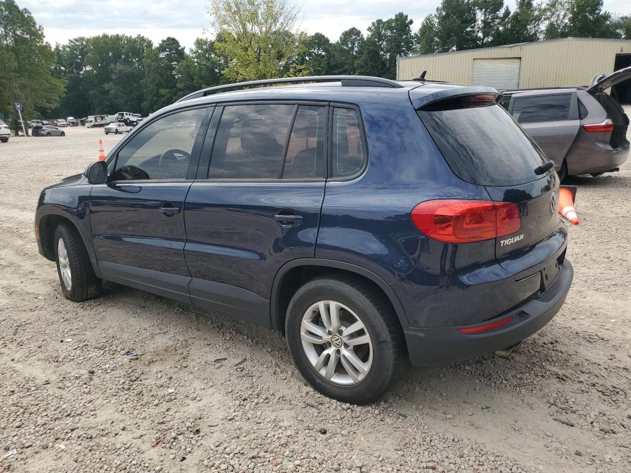 2016 Volkswagen Tiguan S - foto 2