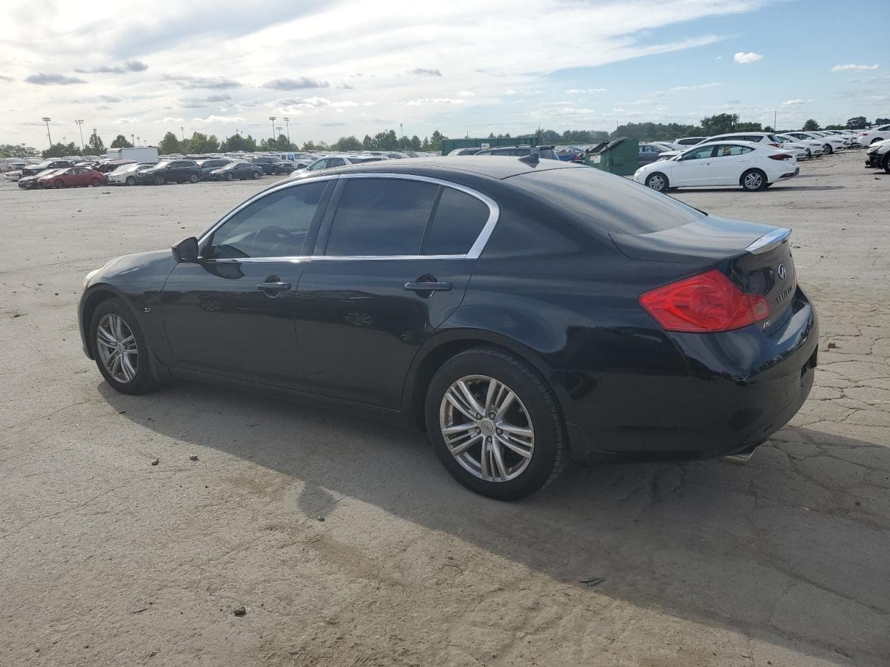 2015 Infiniti Q40 - foto 2