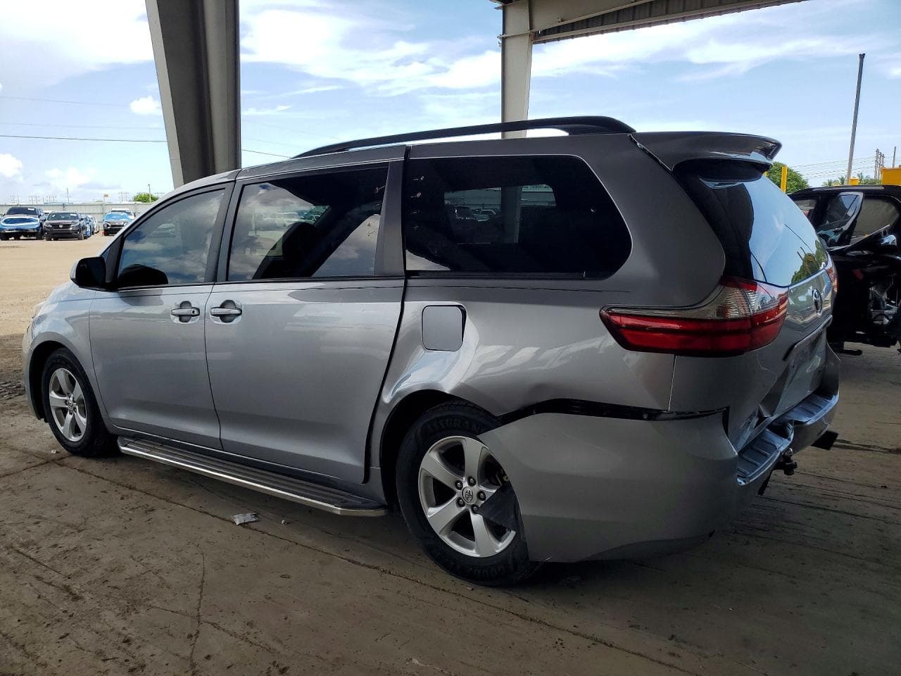 2017 Toyota Sienna Le - foto 2