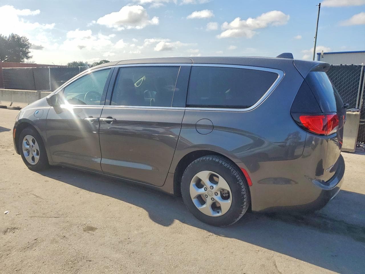 2018 Chrysler Pacifica Hybrid Touring Plus - foto 2
