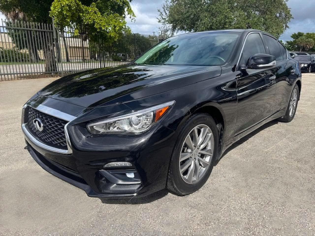 Infiniti Q50 2021 z USA