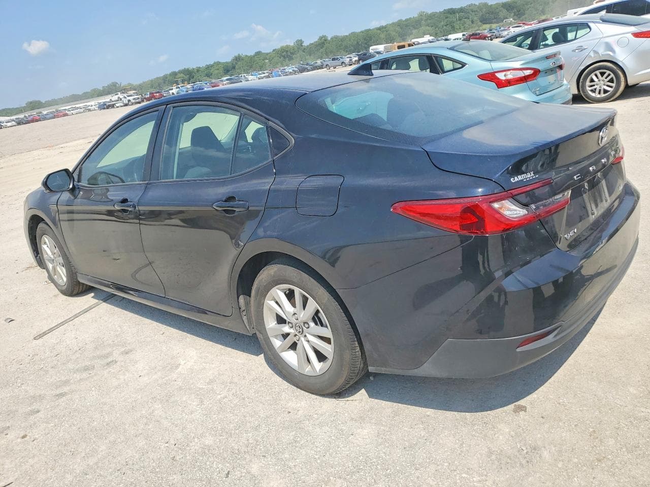 2025 Toyota Camry Le - foto 2