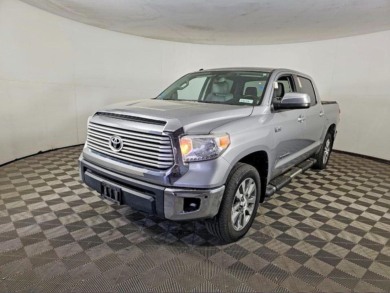 Toyota Tundra 2016 z USA