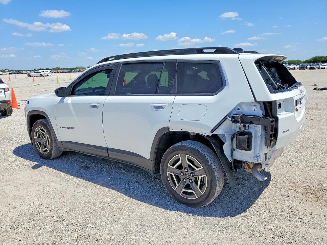 2026 Jeep Cherokee Laredo - foto 2