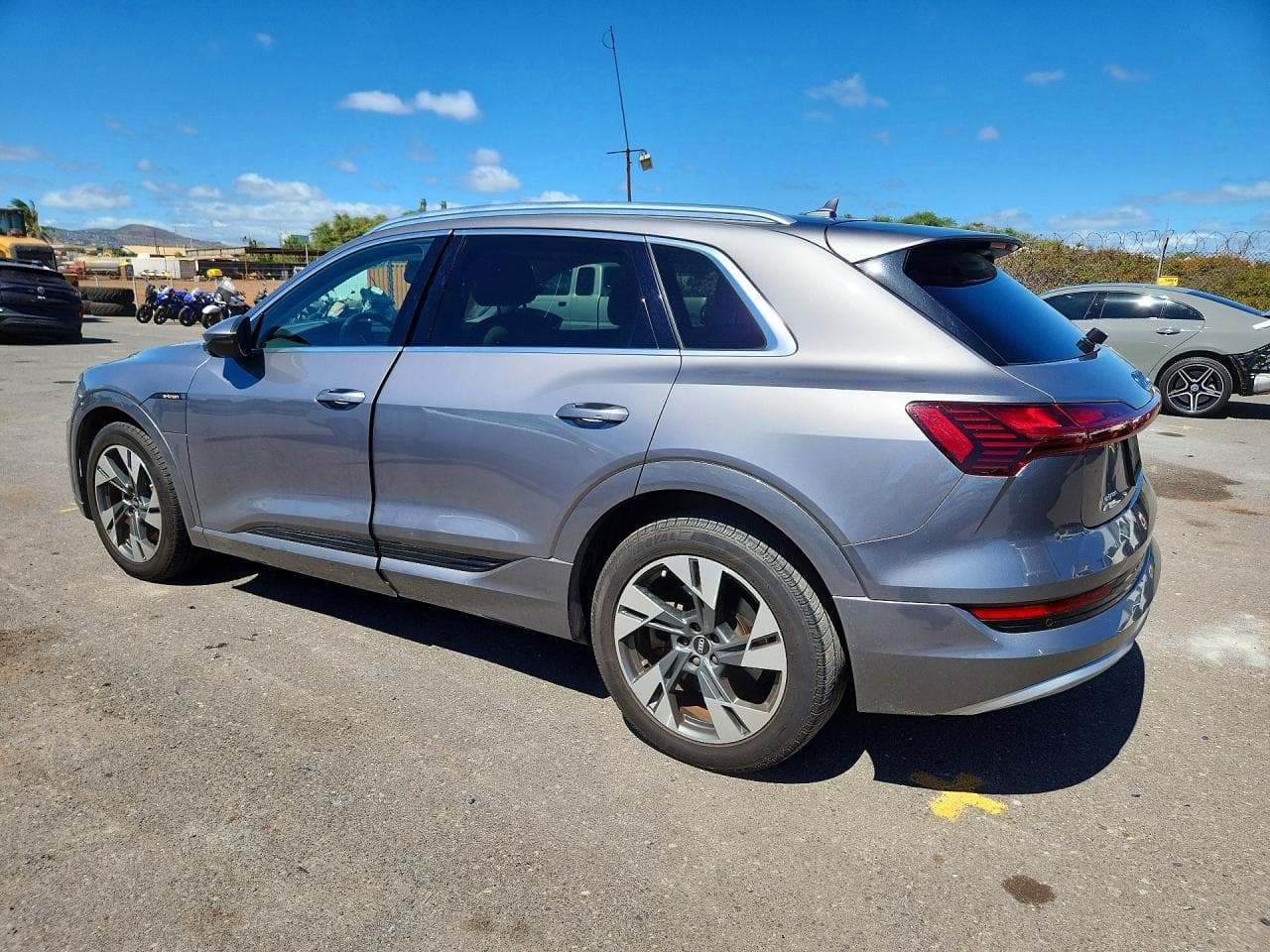 2022 Audi E-Tron Premium - foto 2