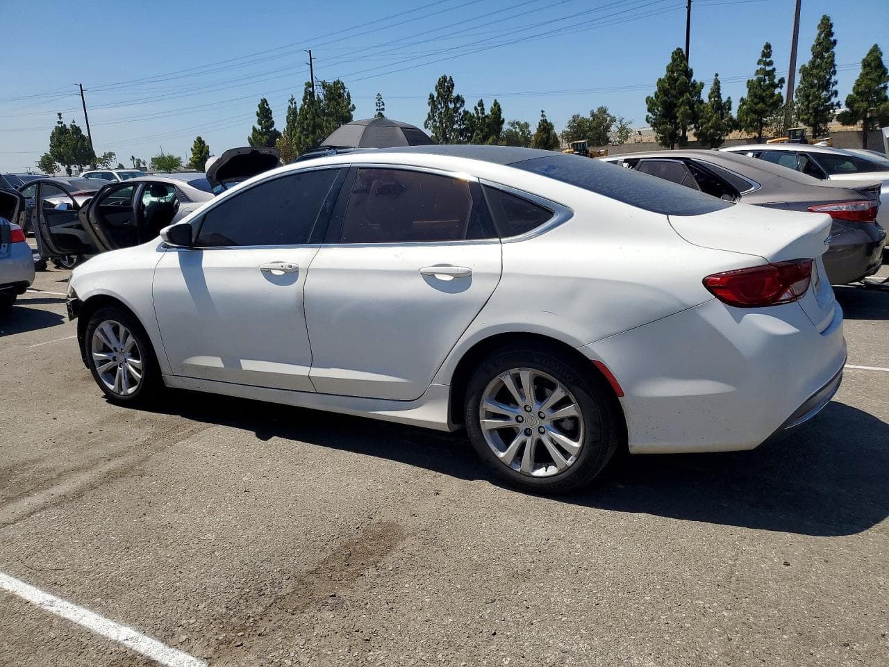 2015 Chrysler 200 Limited - foto 2