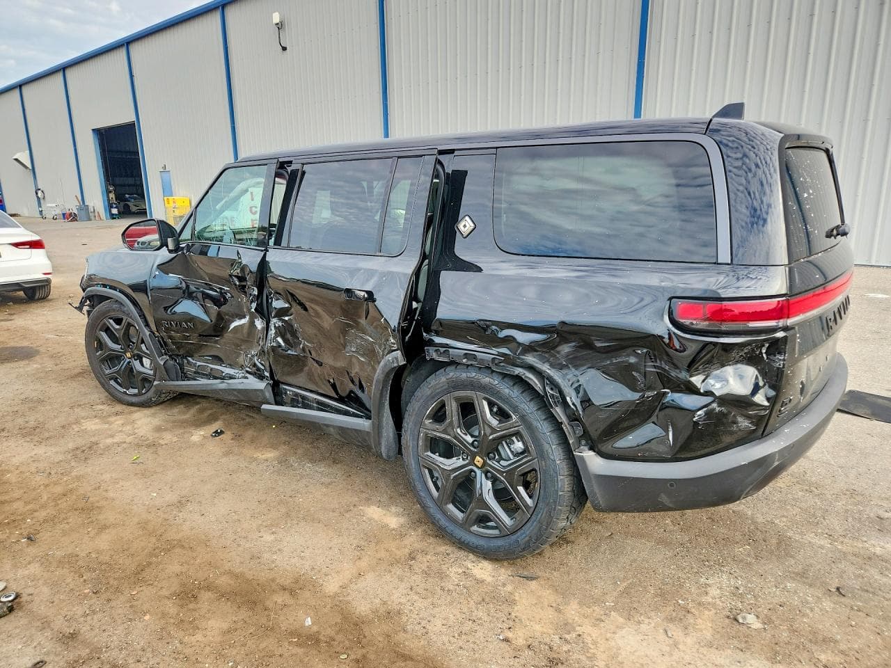 2025 Rivian R1S Adventure - foto 2