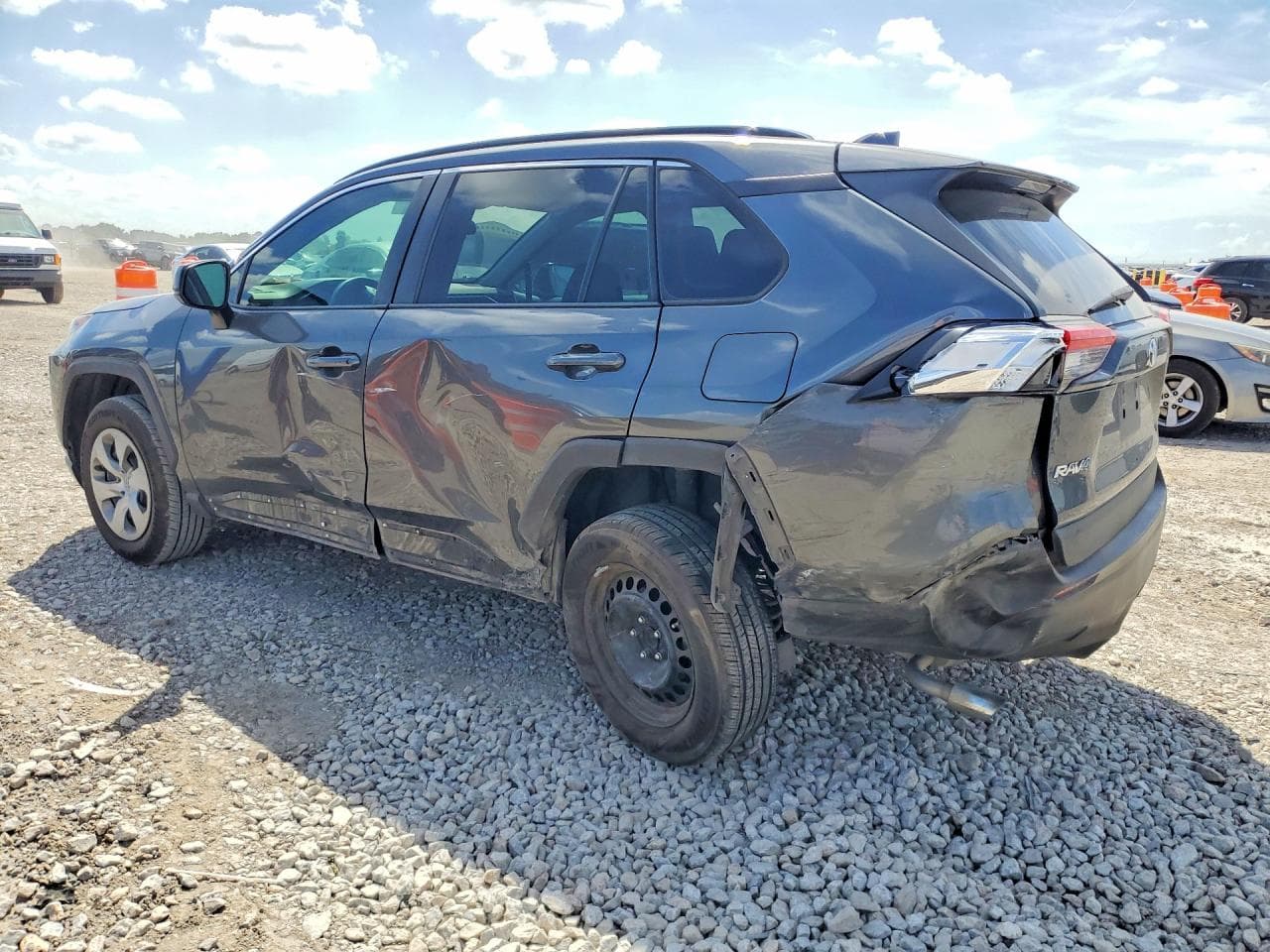 2020 Toyota Rav4 Le - foto 2
