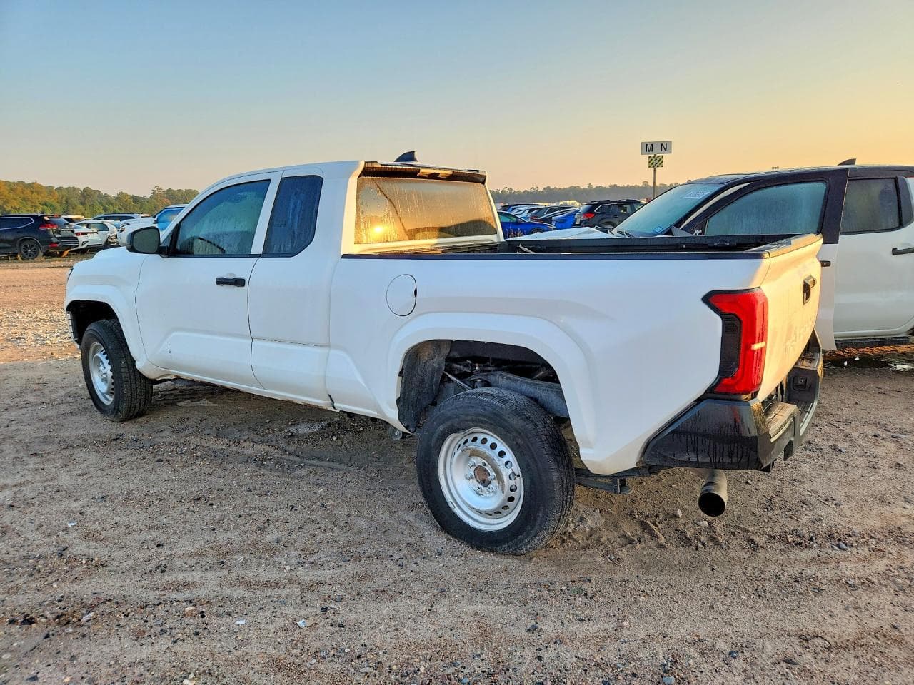 2025 Toyota Tacoma Sr - foto 2