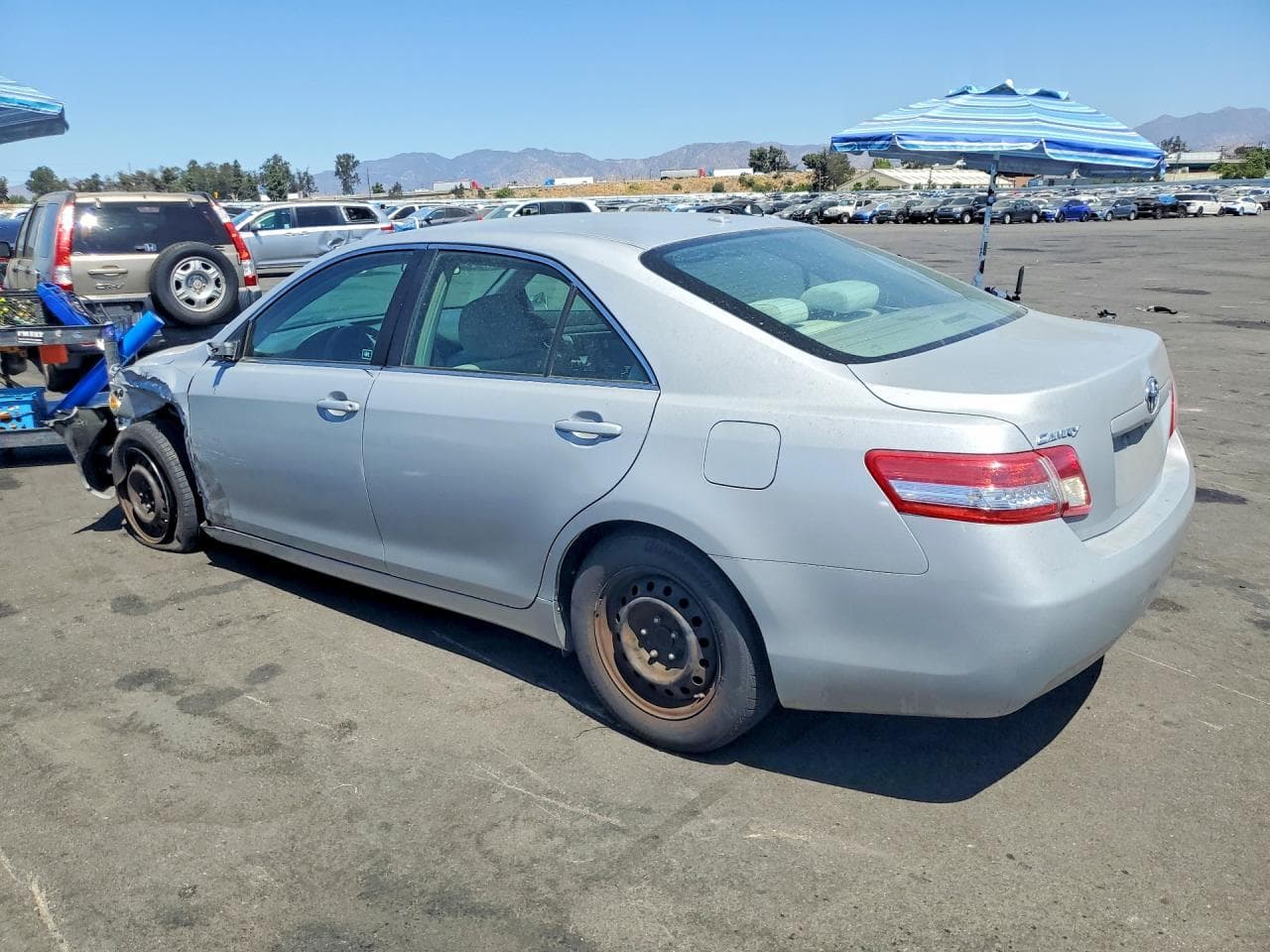 2010 Toyota Camry Le - foto 2
