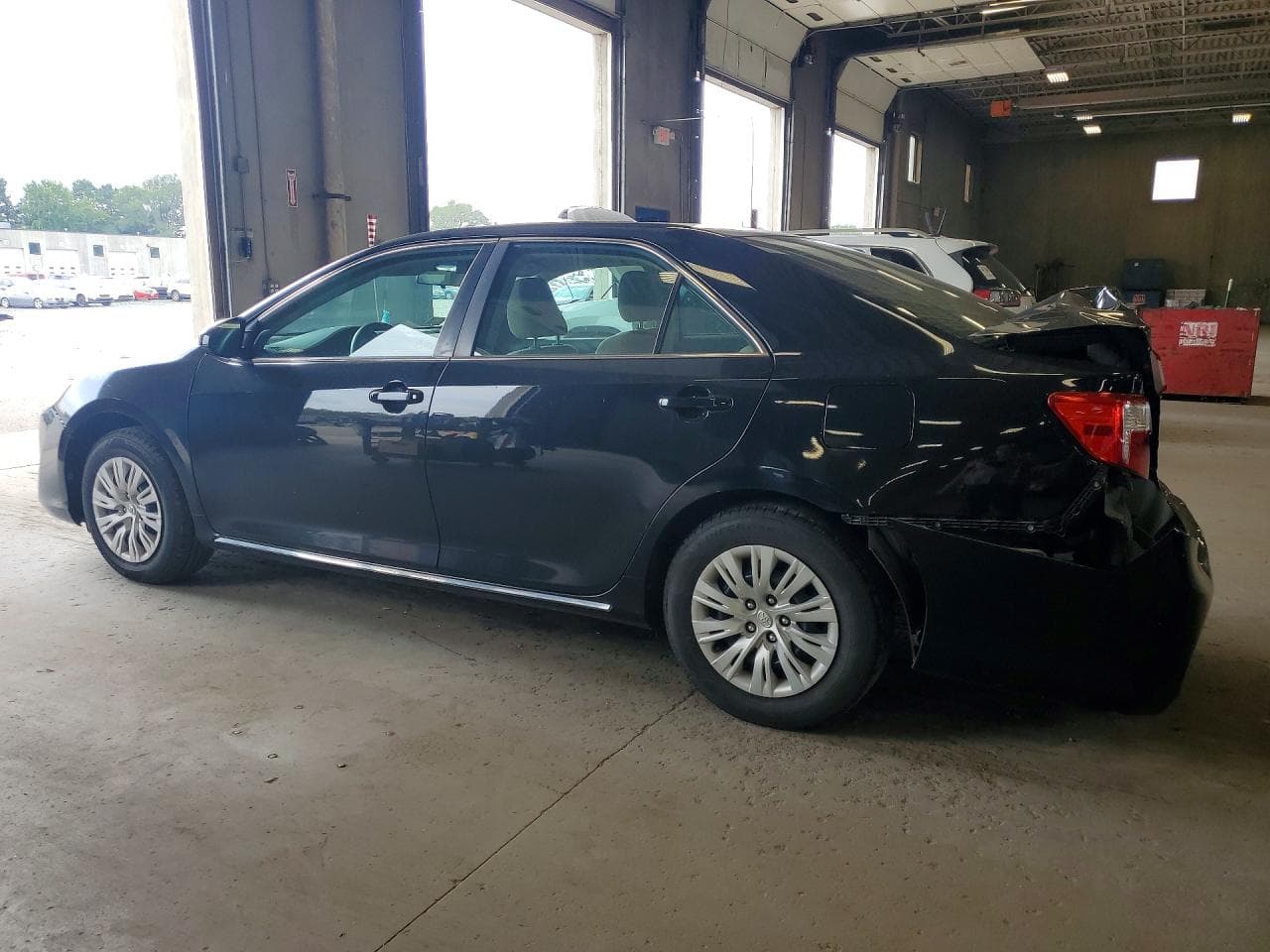 2014 Toyota Camry Le - foto 2
