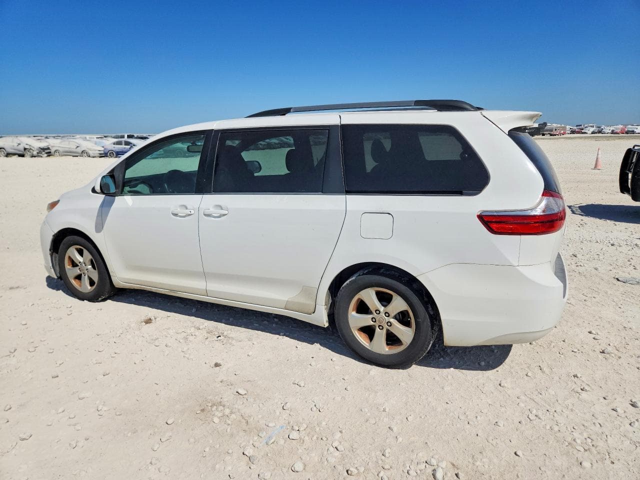 2015 Toyota Sienna Le - foto 2