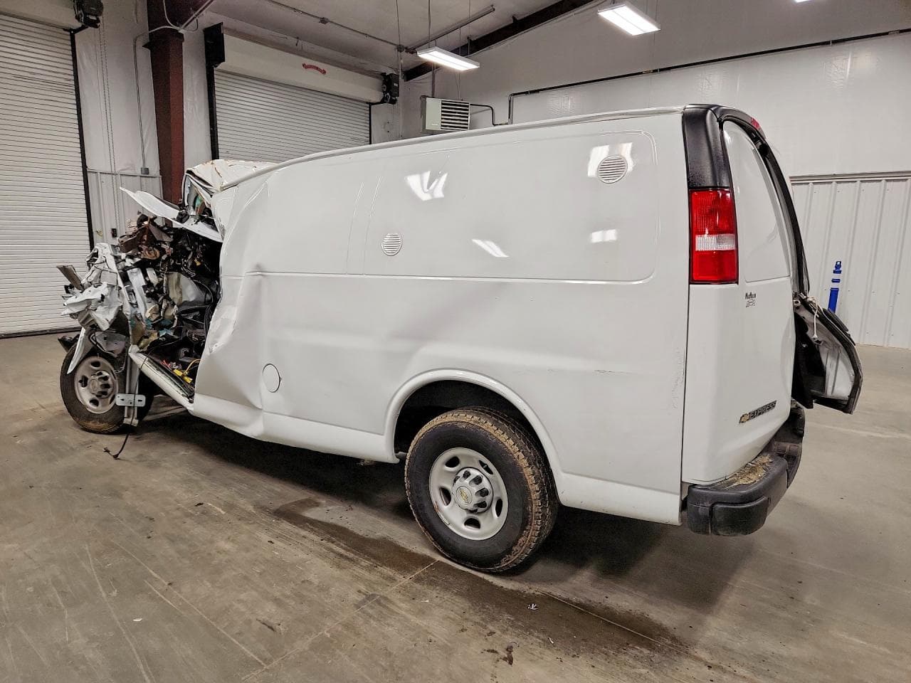 2023 Chevrolet Express G2500 - foto 2