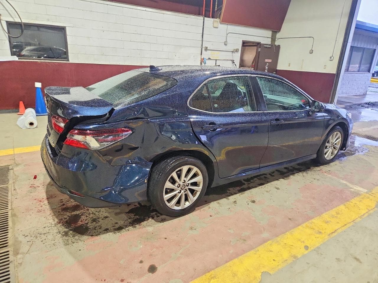 2021 Toyota Camry Le - foto 3