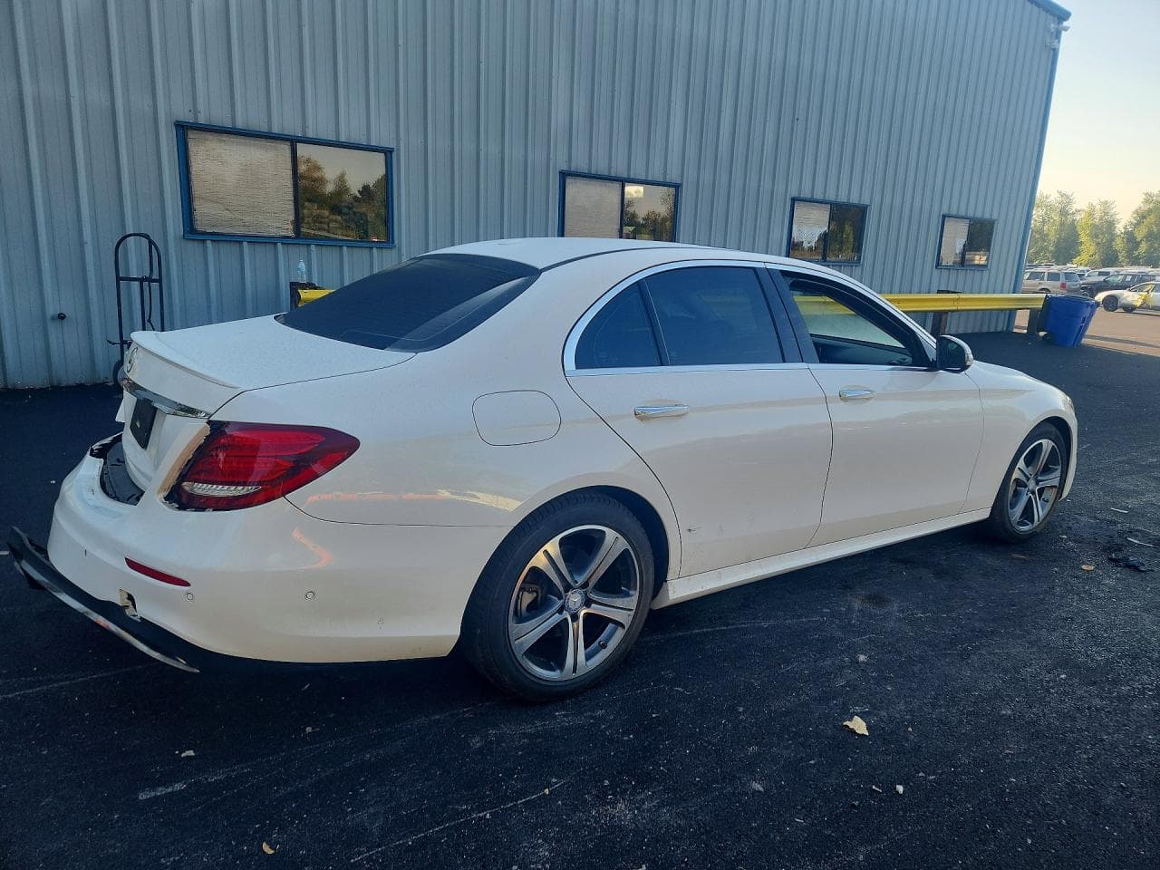 2017 Mercedes-Benz E 300 4Matic - foto 3