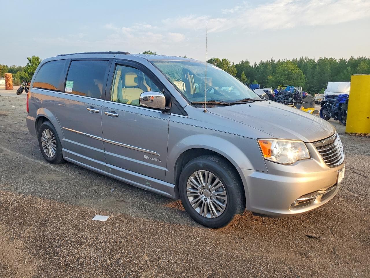 2015 Chrysler Town & Country Touring L - foto 4