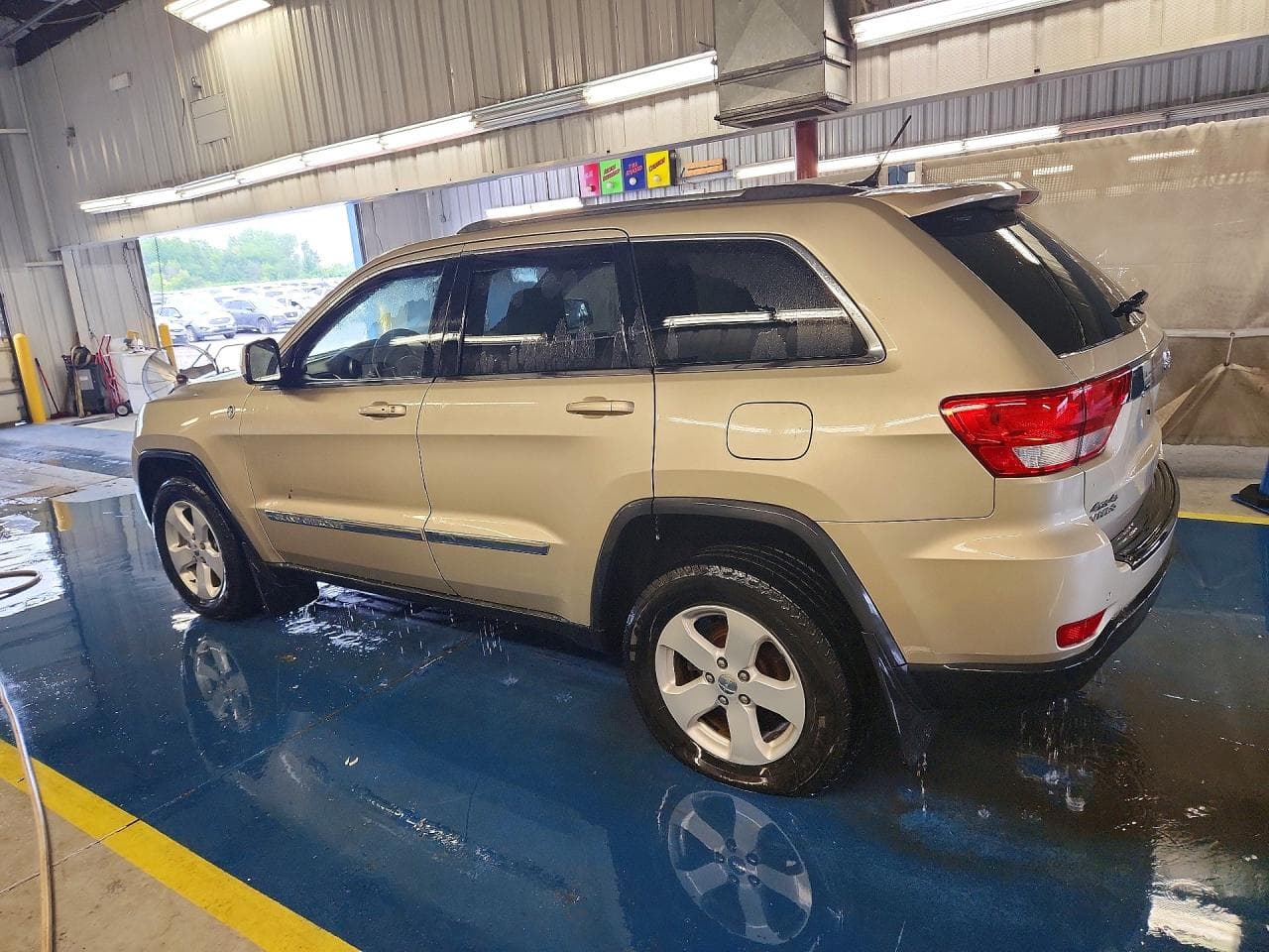 2011 Jeep Grand Cherokee Laredo - foto 2