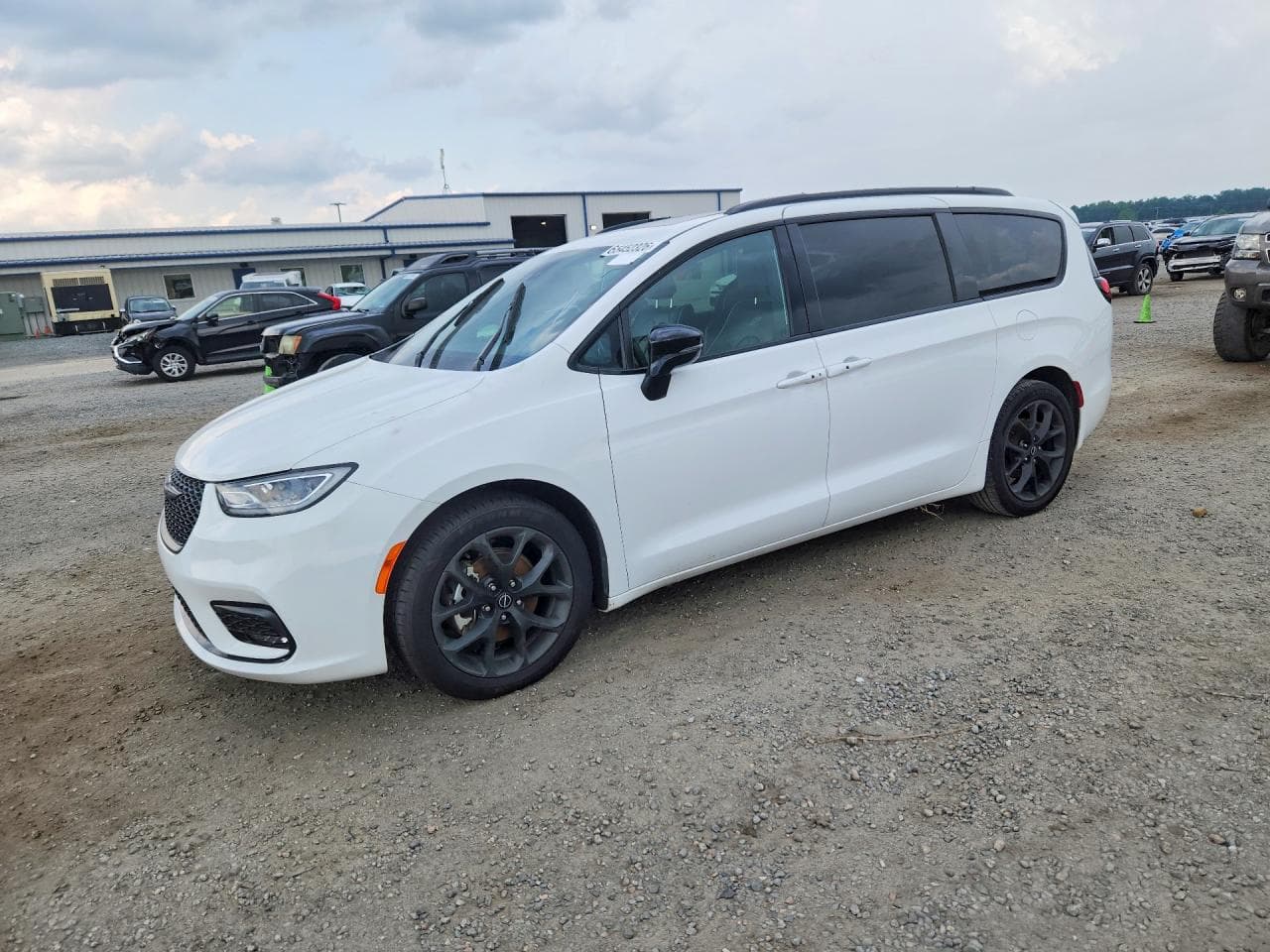 Chrysler Pacifica 2025 z USA