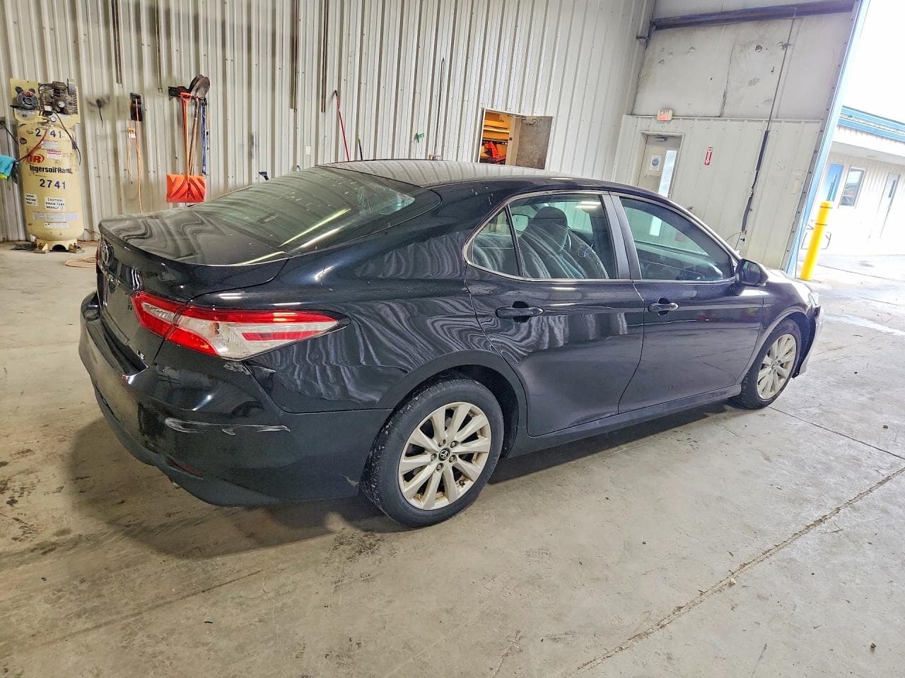 2018 Toyota Camry Le - foto 3